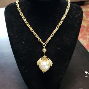 Gold metallic necklace